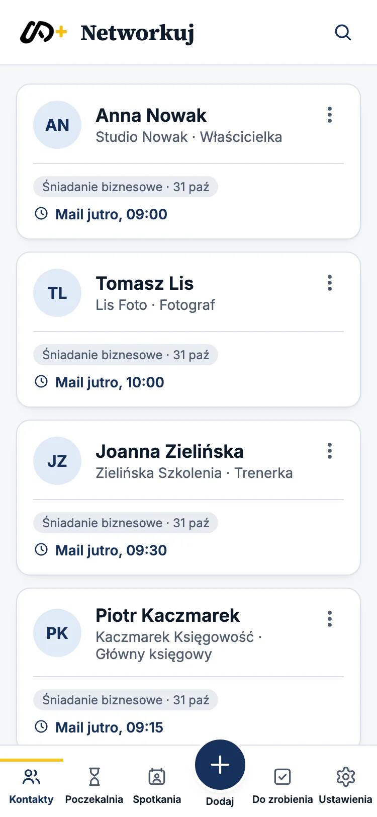 Ekran aplikacji: lista osób poznanych na śniadaniu biznesowym, przy każdej godzina zaplanowanego maila na jutro.